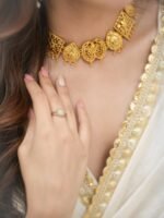 Traditional Gold-Tone Jewellery Set for Women - Image 4