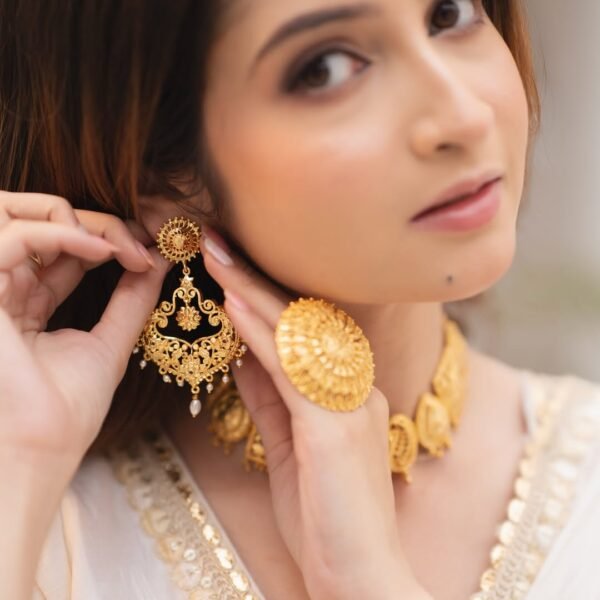 Traditional Gold-Tone Jewellery Set for Women